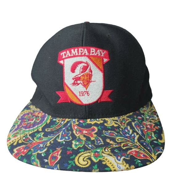 Vintage NFL Tampa Bay Buccaneers Paisley Snapback Needle Cap Hat Nutmeg USA 90s